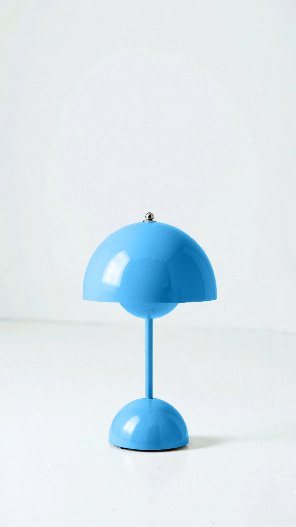 Minimalist Wireless Table Lamp for Cordless Indoor Accent Lighting