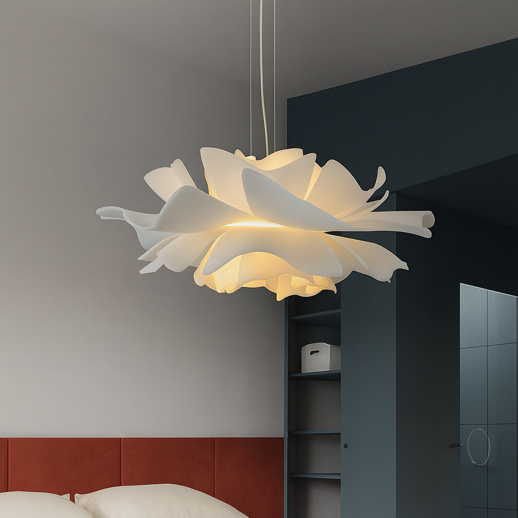 Blooming Flowerleaf Pendant Light for Warm Ambient Illumination