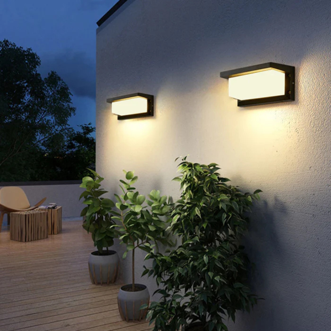 Black LED Outdoor Wall Light for Exterior Area Illumination