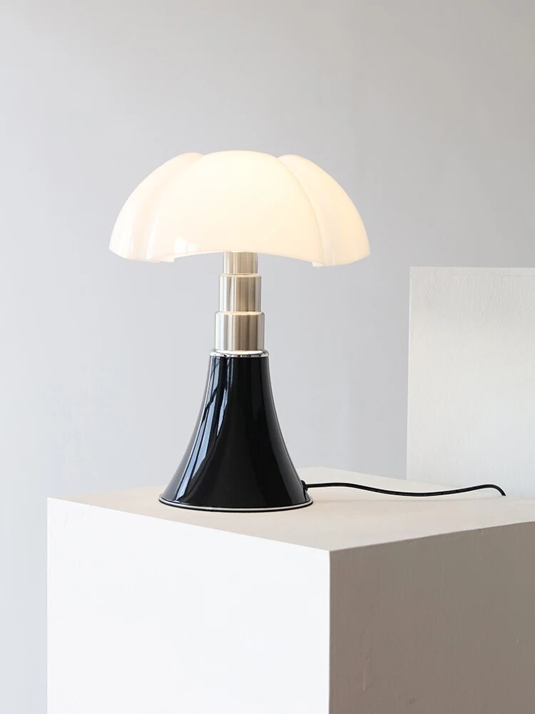 Modern Flower Design LED Table Lamp for Warm Ambient Lighting