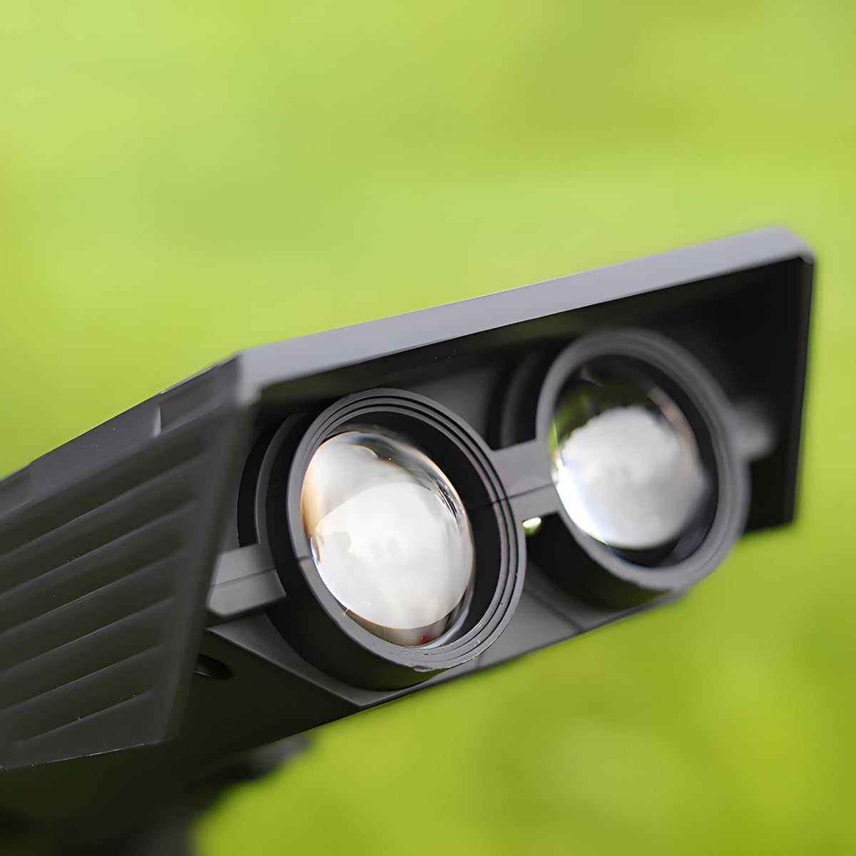 Solar Outdoor Garden Spotlight With Adjustable Head for Pathway Lighting